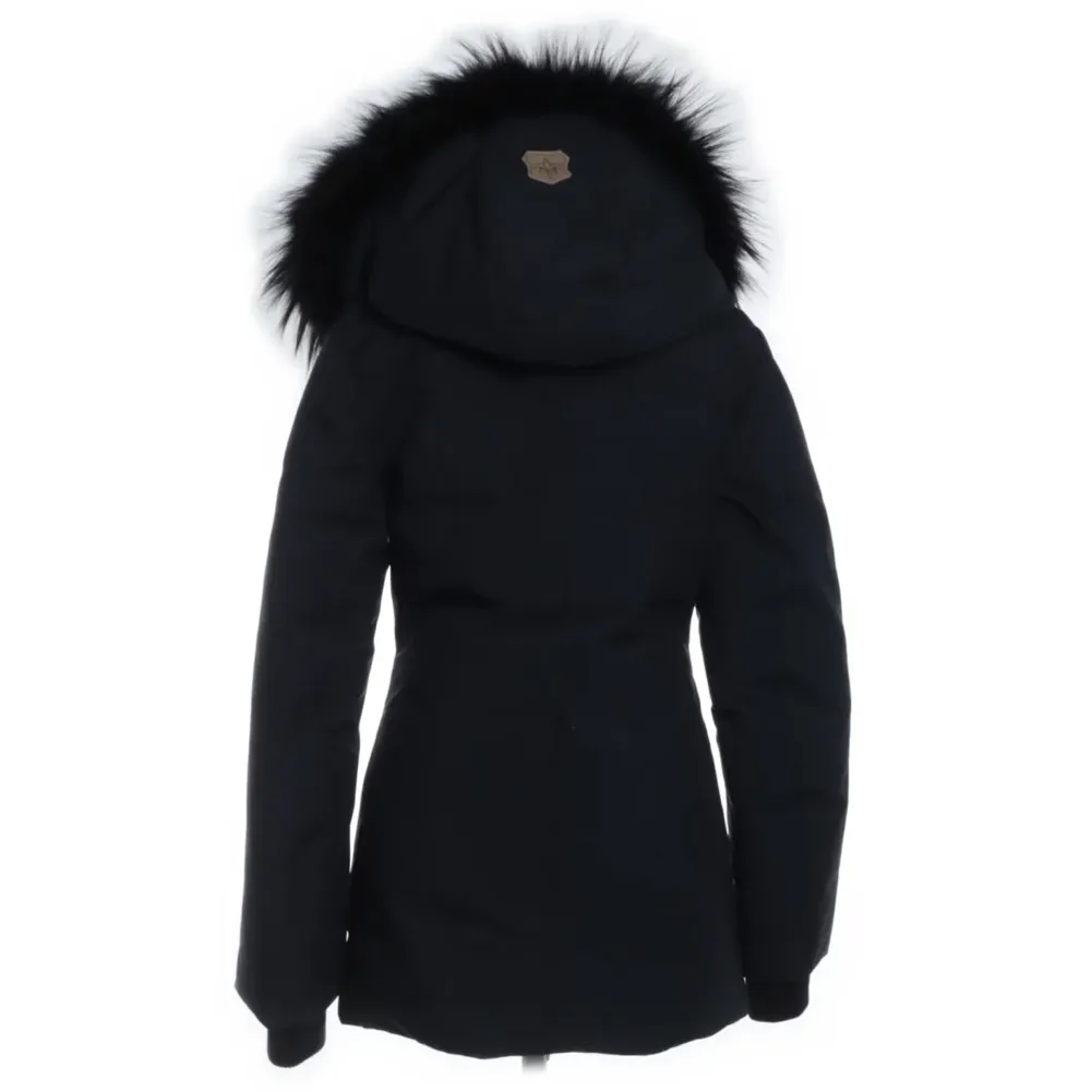 Mackage Adali down coat säljes pga ny vinterjacka. Kvitto saknas. Pris kan diskuteras vid snabbt köp.  Nypris: 13 896 kr / 1 190 Euro  . Jackor.