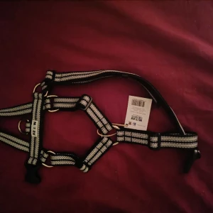 Metizo hundsele  - Helt ny med prislapp. Svart Metizo, storlek M, med handtag.