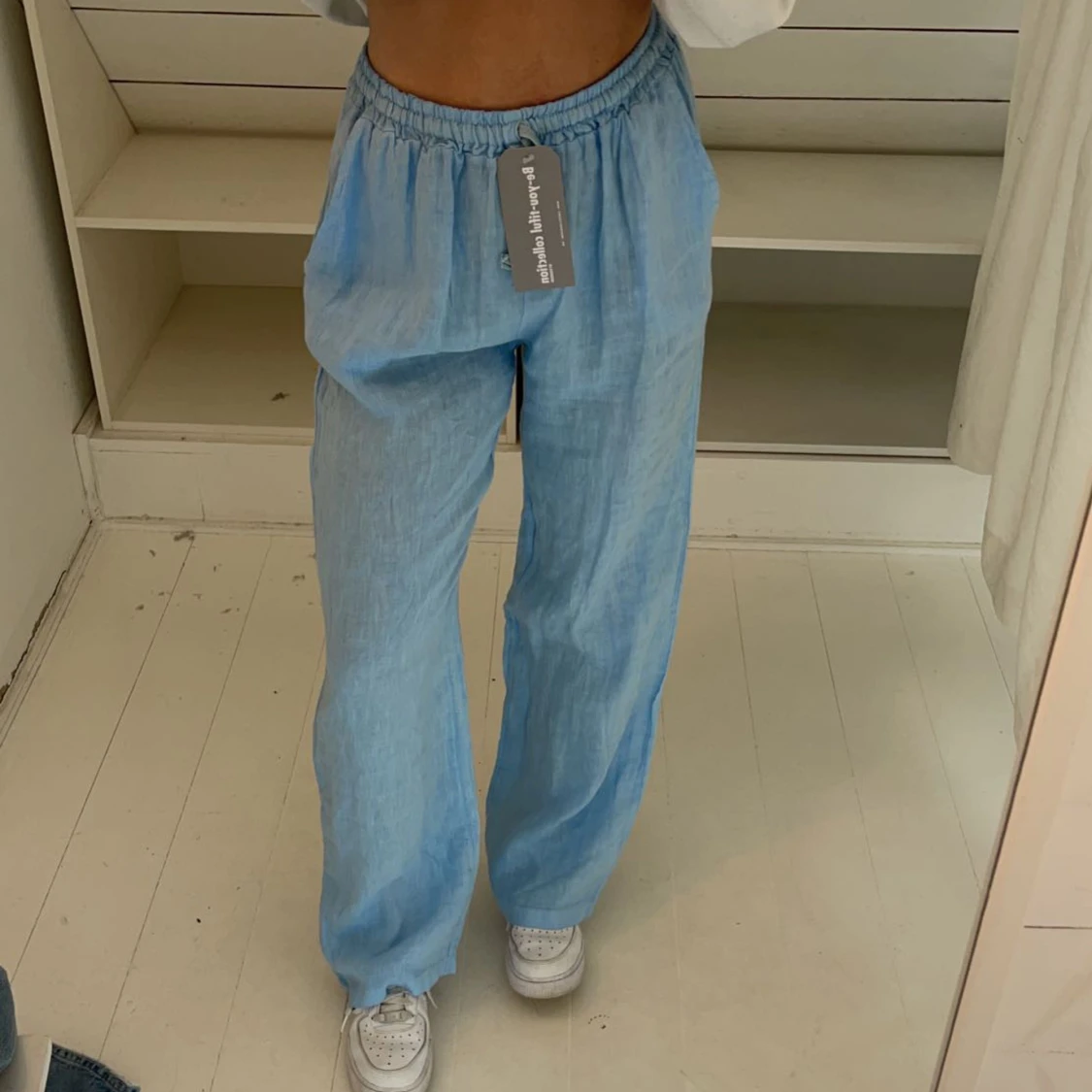 Blåa linnebyxor