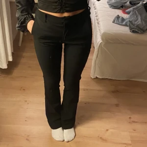 Kostymbyxor  - Säljer dessa kostymbyxor som är i nyskick då dem aldrig har används🥰