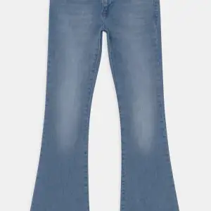 Skit snygga utsvängda lowwaist jeans från cars strl 164🥰slutsålda på hemsidan!