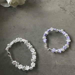 Armband - Jättefina armband som kan göras i andra färger. 30kr/st eller 2 för 50kr💓 skriv gärna om du är intresserad🤍🙌🏼