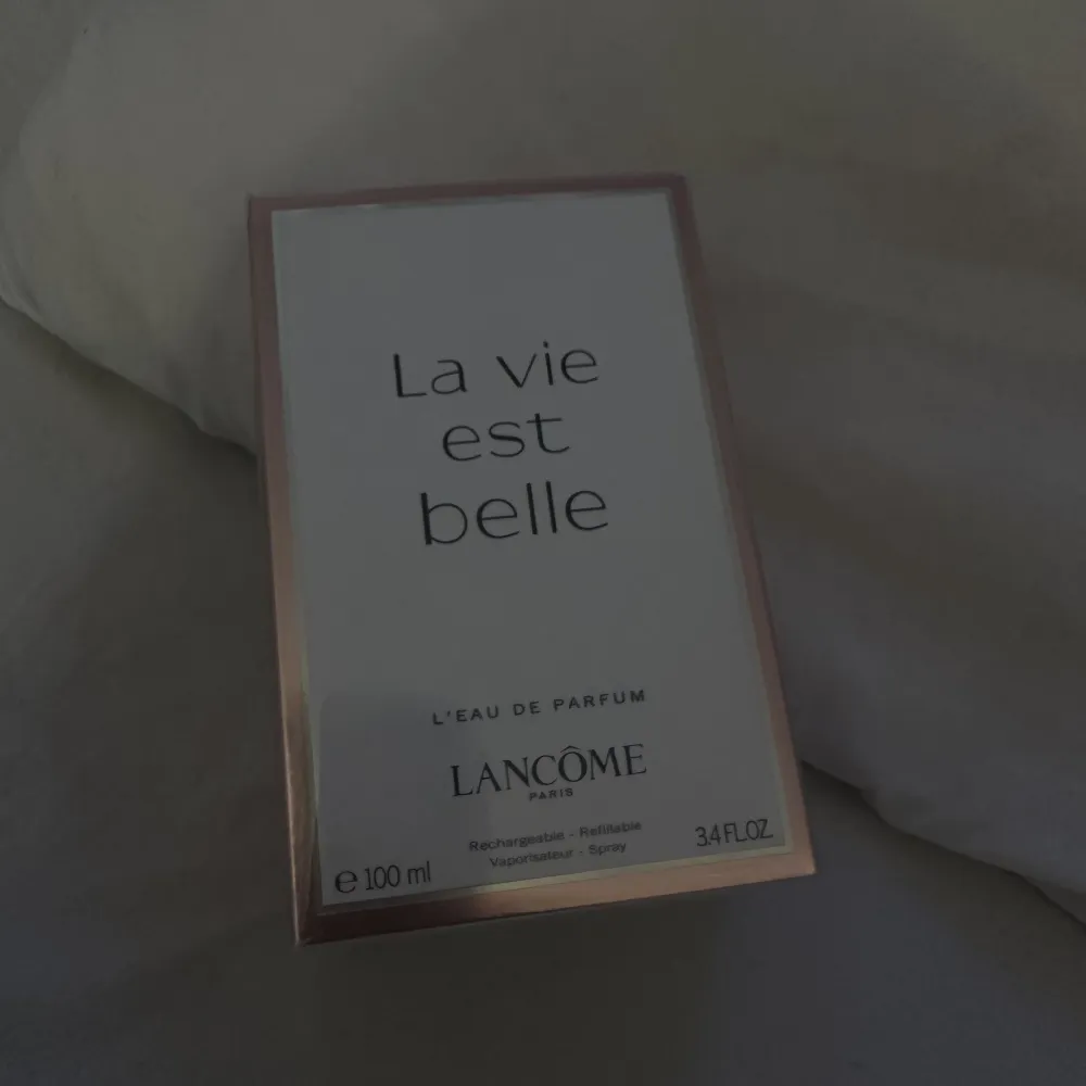 Oöppnad la vie est Belle parfym från Lancome 100 ml köpt på kicks . Övrigt.