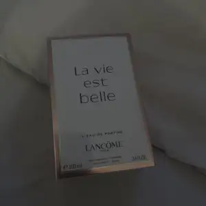 Oöppnad la vie est Belle parfym från Lancome 100 ml köpt på kicks 