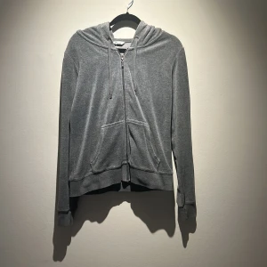 Tjocktröja - Bra skick. M i barnstorlek.