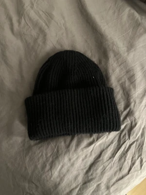 Silkes mössa  - Super fin silkes mössa köpt av ett uf företag. Säljer då den var lite liten på mig annars super fin