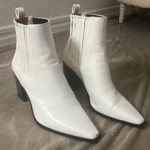 Klack - Köpta på NAKD storlek 38