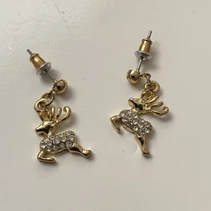 Örhängen renar  - Små örhängen perfekt för julen  Små renar med rhinestones 