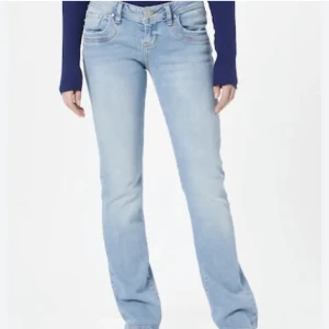 Ltb jeans - Säljer nu mina superfina lågmidjade ltb jeans då dom tyvärr inte kommer till användning💞Dom är sparsamt använda och har inga större tecken på använding 💞 kom privat vid eventuella frågor💞