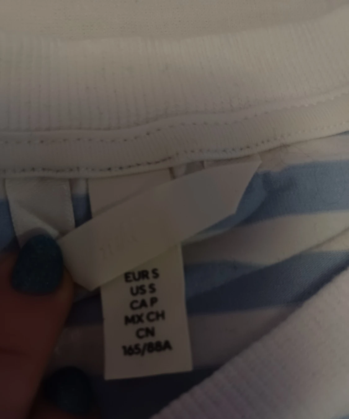 Vitblå randig tröja från hm - 91