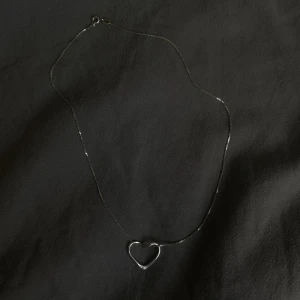 Silver halsband  - Äkta silver halsband. Säljer då den inte används. Pris kan diskuteras 