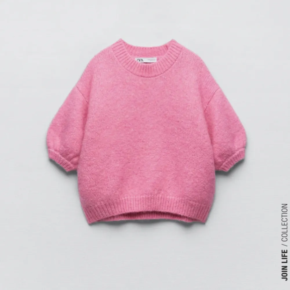 Jag säljer denna jättefina rosa stickade tröjan från zara i storlek S då den inte kommer till användning. Näst intill oanvänd. Köptes förra året så kunde tyvärr inte hitta någon bild på hemsidan då jag  inte tror att den säljs längre.💗. Stickat.