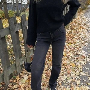 Jeans - Supersnygga och sköna jeans ifrån madlady. Jeansen är knappt använda men är dock för små och det är därför jag säljer dom. Dom är i storlek 34, och i längd 32. Passar perfekt i längd på mig som är 163. 💞