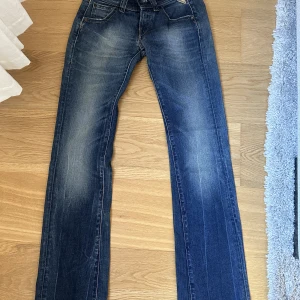 Low waist jeans💞 - Helt nya low waist replay jeans strl 25💞 passar perfekt på mig som är 170cm💖 Frakt tillkommer!!