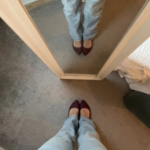 Ljusblå jeans - Så fina långa ljusblå jeans från Zara i perfekt skick.