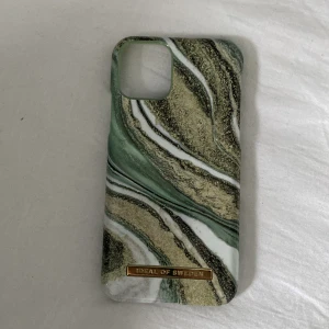 Ideal of Sweden  - En jätte fin ideal of Sweden mobilskal för iPhone 11/xs säljer denna för jag hade en xs men köpte en ny telefon till 11 som är lite större så den inte passar!💕