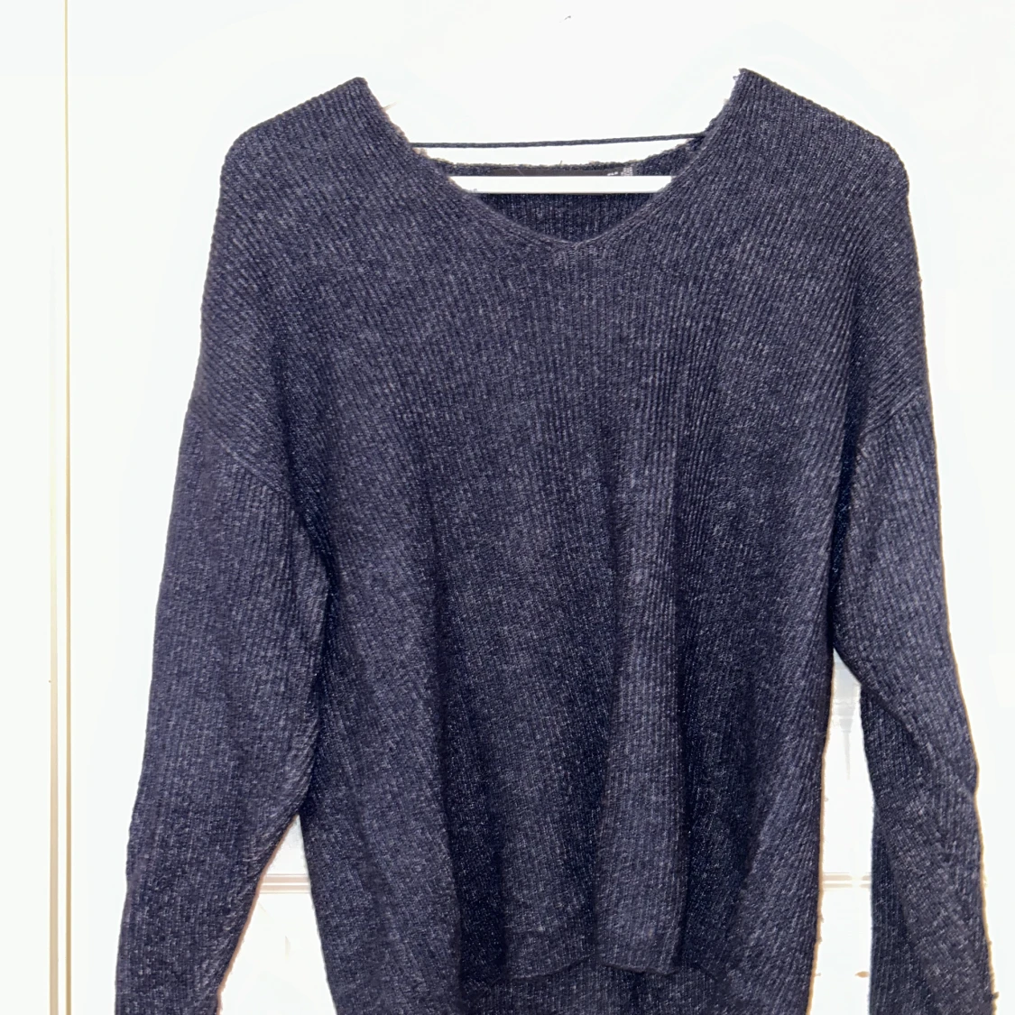 Mörkblå u-ringad tröja