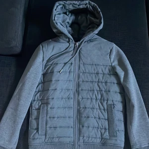 Cardigan-Reserved - Cardigan från Reserved, i storlek small (passar S/M) - skick 9/10 - Nypris 1500 - mitt pris 499