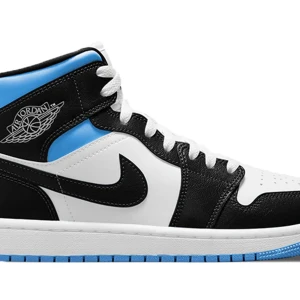 Air Jordan 1 Mid Royal Black and Blue - Säljer mina jordans, nypris 4300kr Säljer mina för 2500kr Pris kan diskuteras  Skriv privat för egna bilder!