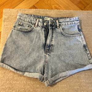 Jeans shorts från Ginatricot, aldrig använda