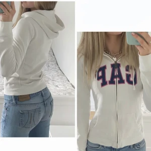 Munkjacka från GAP - Säljer denna snygga tröjan då den var en aningen stor på mig. Inte min bild!! Den har inga skador eller defekter. Säljer den ganska billigt då jag hälst vill bli av med den snabbt