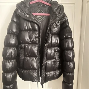 Superdry jacka💗 - Funderar på att sälja min superdry jacka i storlek 36, säljer vid bra bud så buda på❤️