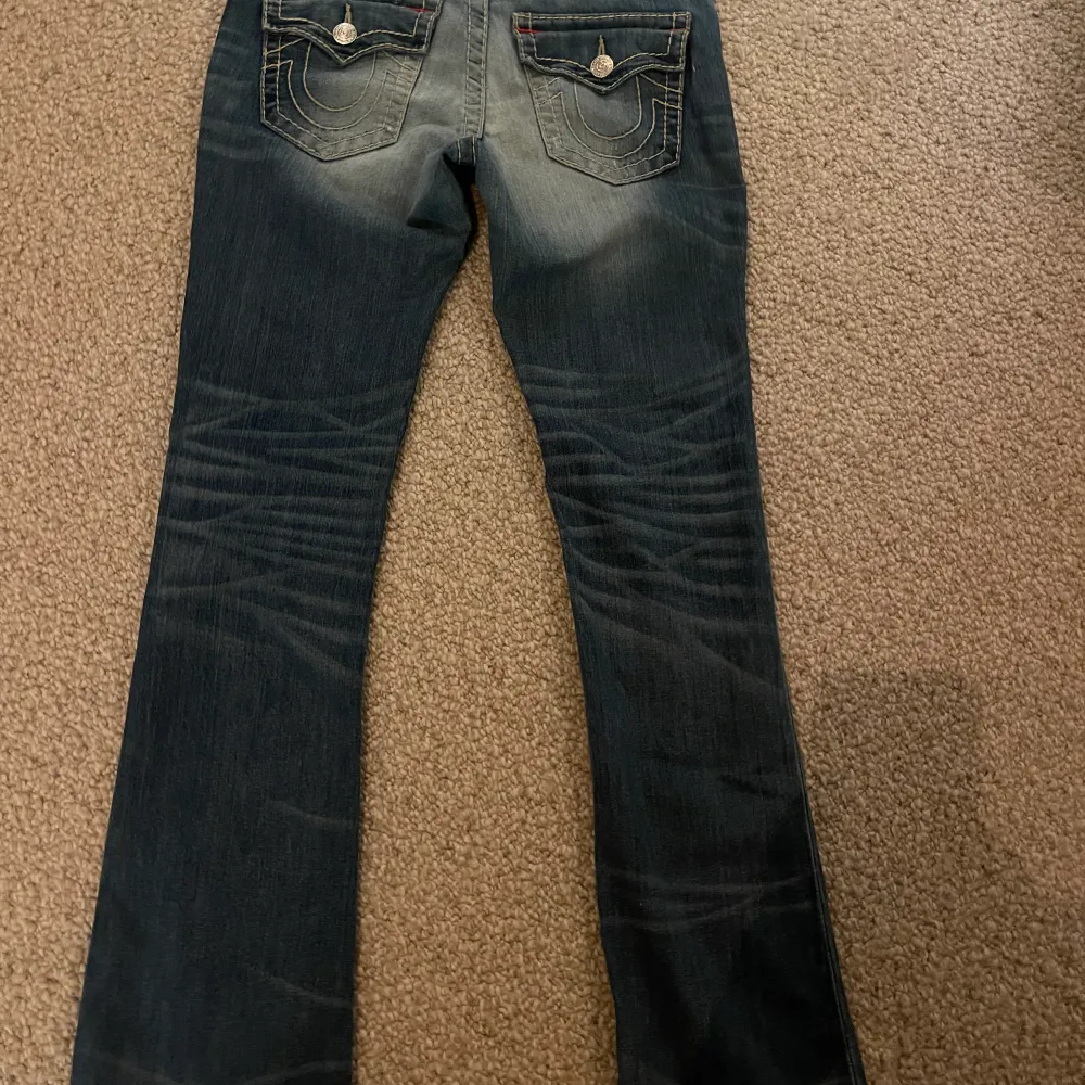 Super fina true religion jeans, fråga helst inte om bilder med byxorna på eftersom dom ej passar, pris kan diskuteras.. Jeans & Byxor.