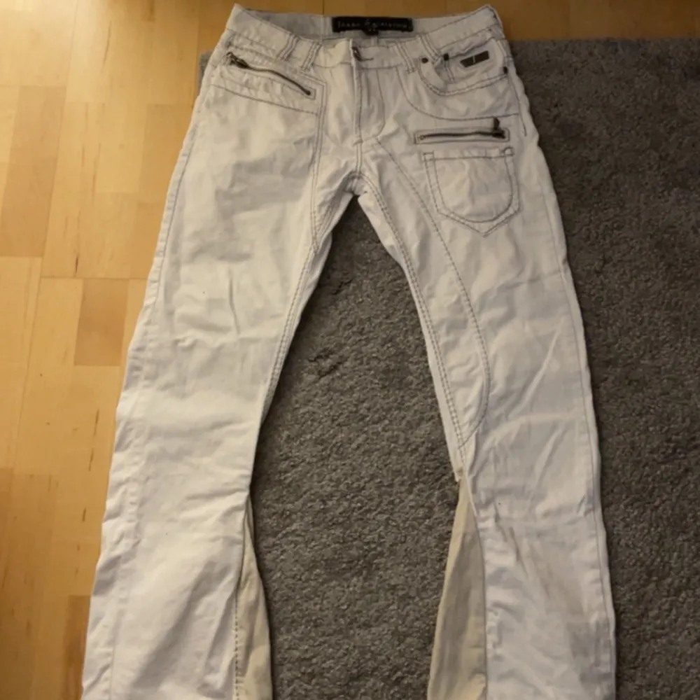 Riktigt sköna jeans sydda bootcut 34. Jeans & Byxor.