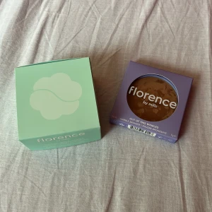 NY bronzer florence  - Under eye patches och en bronzer som jag fick i present men inte använt!🌟Eye patchesen är sålda! Pris: Bronzer 120 + frakt