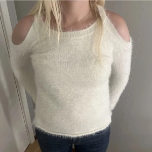 Tröja med cutout  - Cool tröja me cut out!