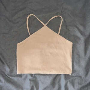 Topp - Säljer min söta topp från Zara då den ej används av mig 💕 Väldigt fint skick! 