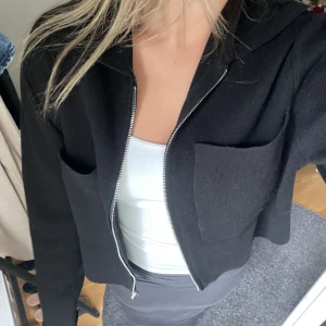 Cardigan  - Säljer denna superfina kofta/ tunnare jacka från Åhlens, nyskick och nypris är 599❣️