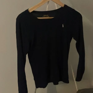 Polo Ralph Lauren - Jättefin tröja från Polen Ralph Lauren, säljer för att den inte kommer till användning 