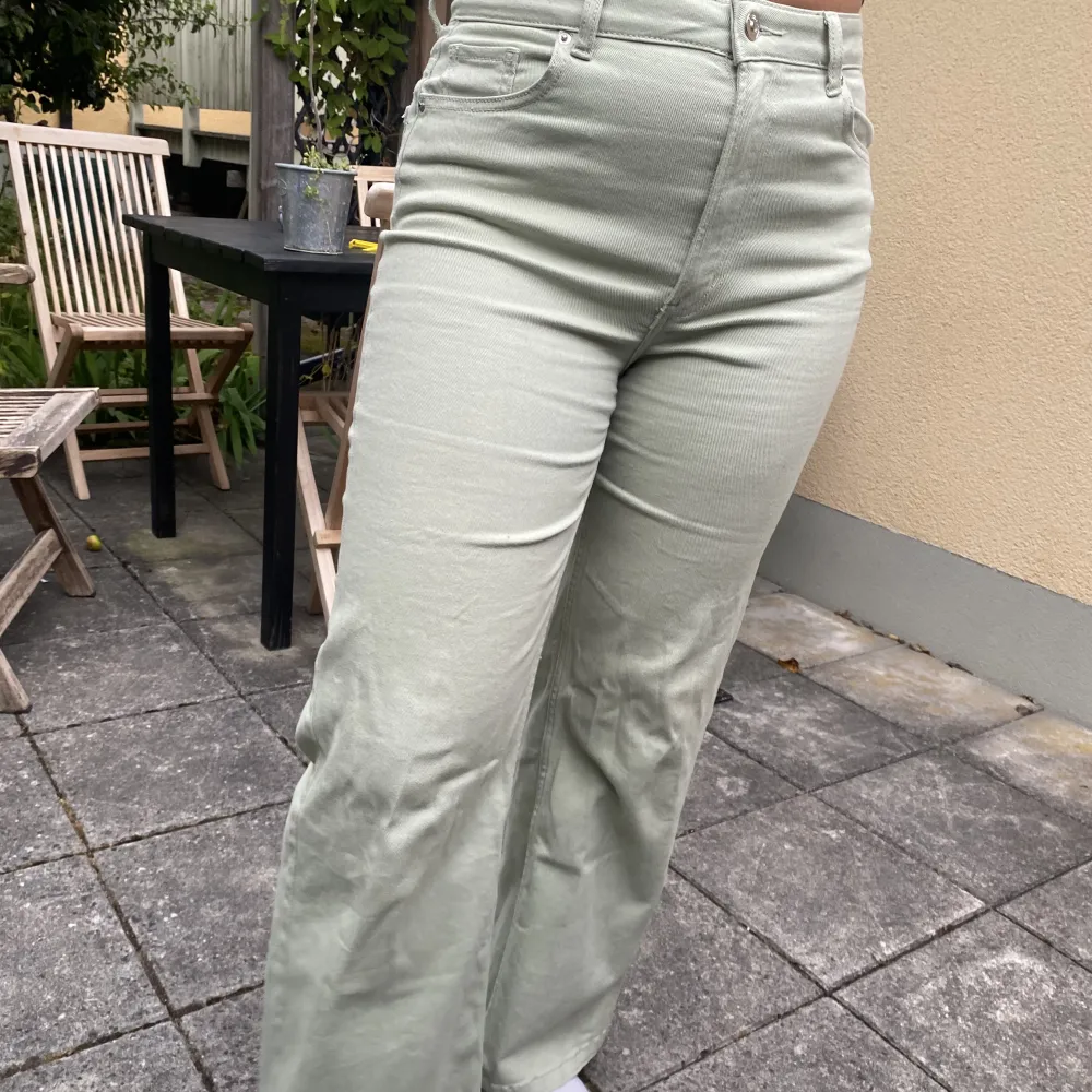 Ljusgröna jeans💚 H&M  🤍pris kan diskuteras. Jeans & Byxor.