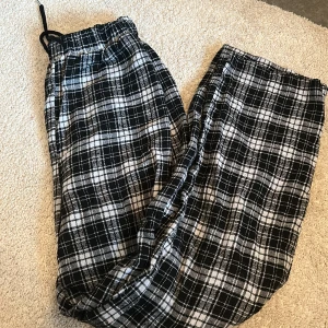 Pyjamas byxor  - Pyjamasbyxor från shein i fint skick  Strl xs/s  