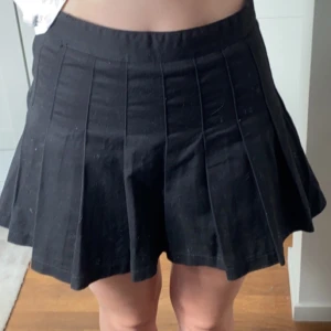 Svart kjol - En svart kjol från brandy Melville som inte kommer till användning😊 köparen står för frakt 