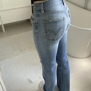 Levis 501 jeans - Levis 501 jeans i strl 30/34, passar s🫶🏼innerbenslängd 83cm💕