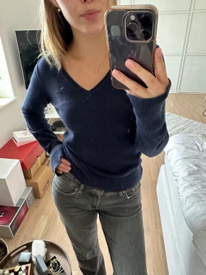 Tunn stickad tröja från Esprit💙🫶🏼💓 - Jättefin stickad tröja från esprit i väldigt skönt material. Tröjan är i strl M men sitter mer som en S🫶🏼💓 Org pris 499kr👌🏼