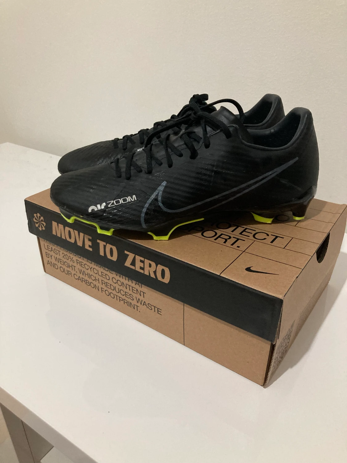 nike-performance-mercurial-zoom-vapor-15-academy-mg-fotbollsskor-fasta-dobbar-blackdark-smoke-greysummit-whitevolt