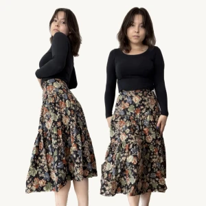 Blommig kjol - Vintage kjol   Medellång blommig  Passar S / M  40kr + frakt eller mötas i Uppsala 
