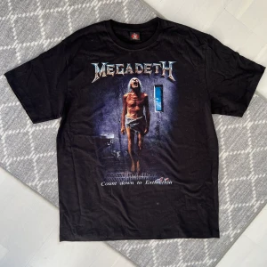 MEGADETH graphic tee - Storlek XL