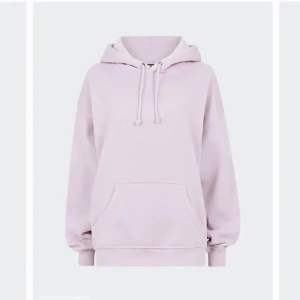 Rosa hoodie  - Säljer denhär ljusrosa hoodien från bik bok, använd fåtal gånger💕  Köparen står för frakten 