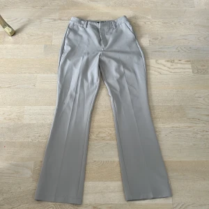 Kostymbyxor  - Nästintill nya kostymbyxor från Gina tricot 🫶🏻