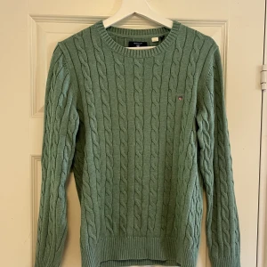 Gant tröja  - Säljer nu min Gant sweatshirt som inte kommer till någon användning. Bra skick, 9/10. Nypris 1500kr.