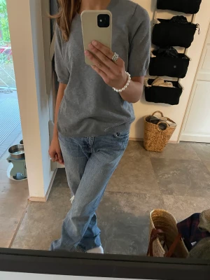 Stickad tröja - Jättefin stickad tröja som jag inte använder längre. Passar perfekt till hösten. Ganska populär. Skriv för fler bilder💗