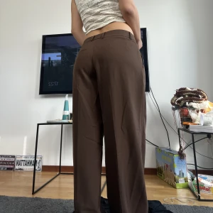 Bruna kostymbyxor - Kostymbyxor med loose fit, knappt använda❤️‍🔥