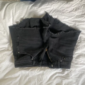 jeansshorts - low waist jeansshorts som inte kommer till användning🌸