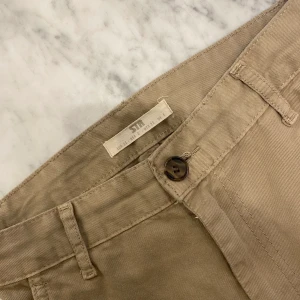 Cargo byxor - Storlek 32/xs fint skick i färgen Beige