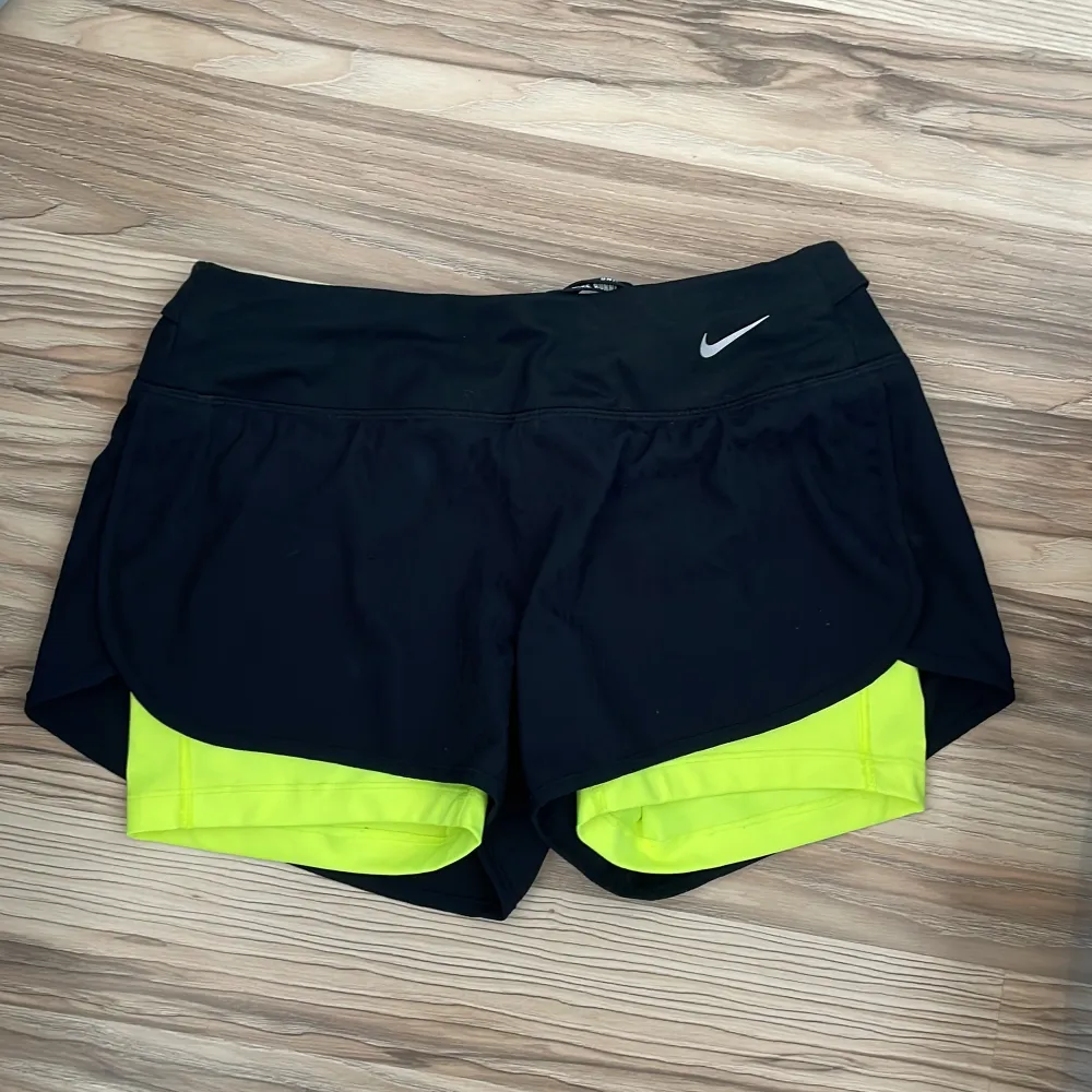 Nike shorts i bra skick, storlek s! . Shorts.