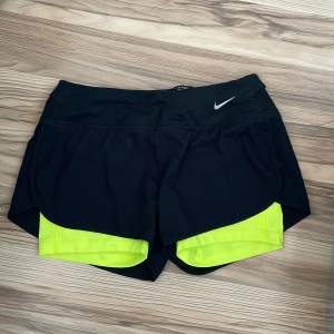Nike shorts i bra skick, storlek s! 